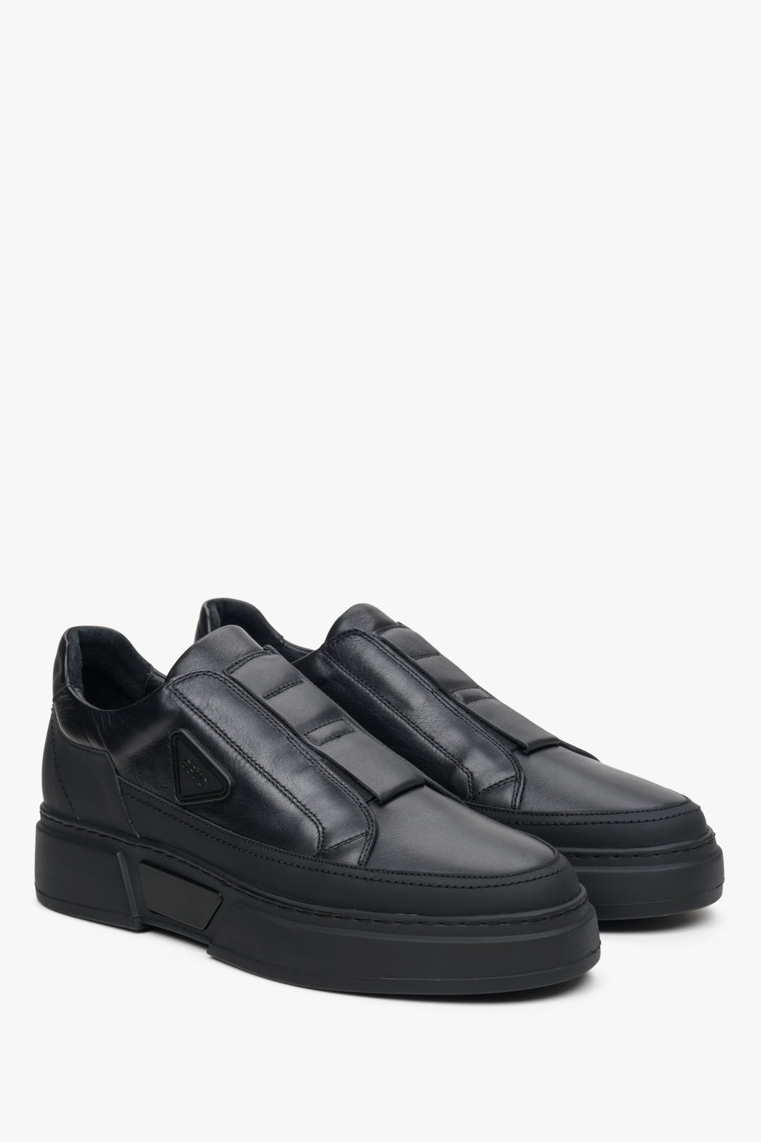 Men's soft black slip-on sneakers made of genuine leather by Estro.