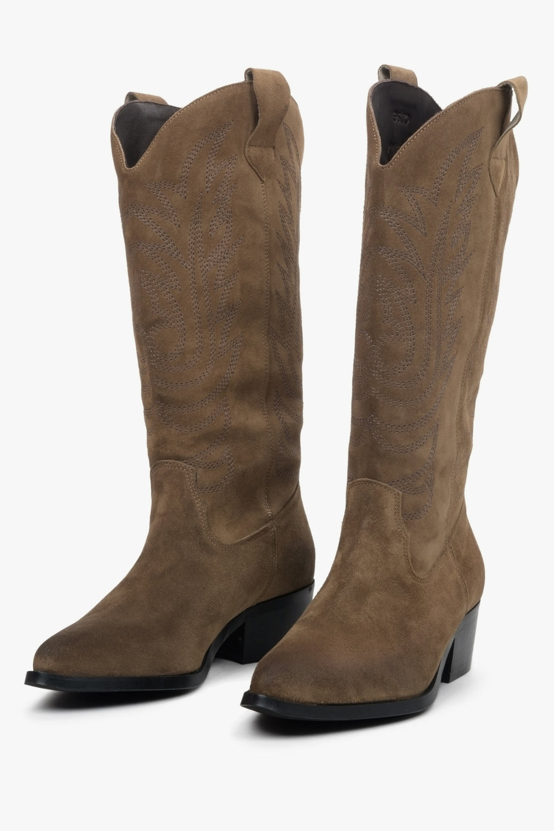 Women's brown suede cowboy boots - frontal presentation of the model.