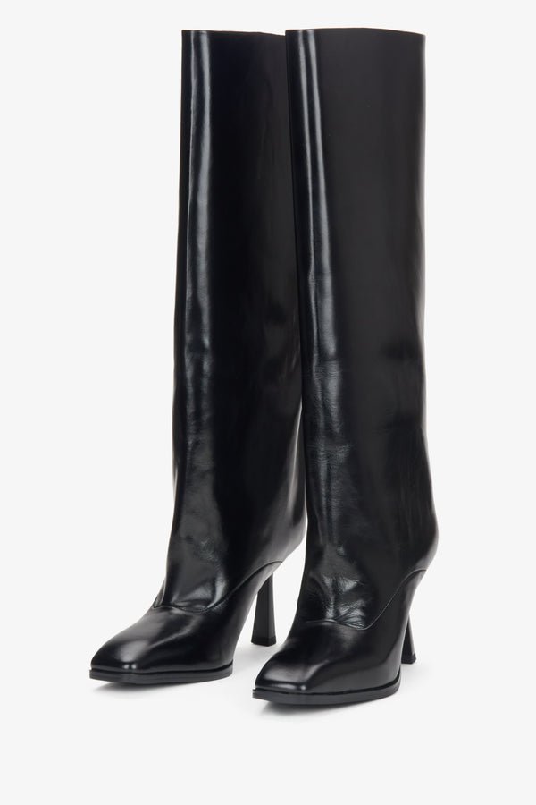 Women's black patent leather stiletto boots with a loose shaft by Estro - front view of the model.