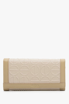 Women's Big Tri-Fold Beige Leather Wallet Estro ER00113666.