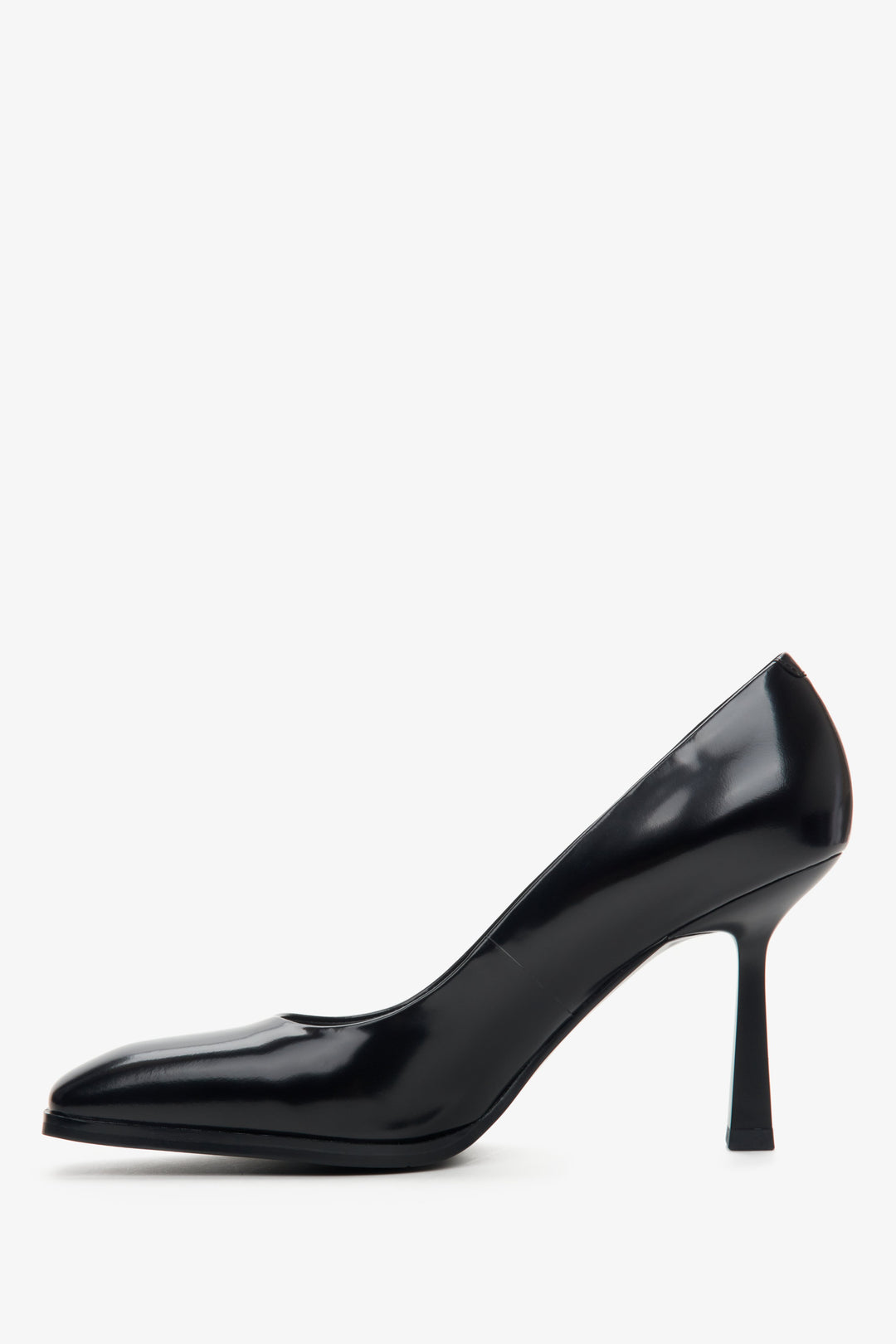 Women's black leather shoes with heels - side profile of the shoe.