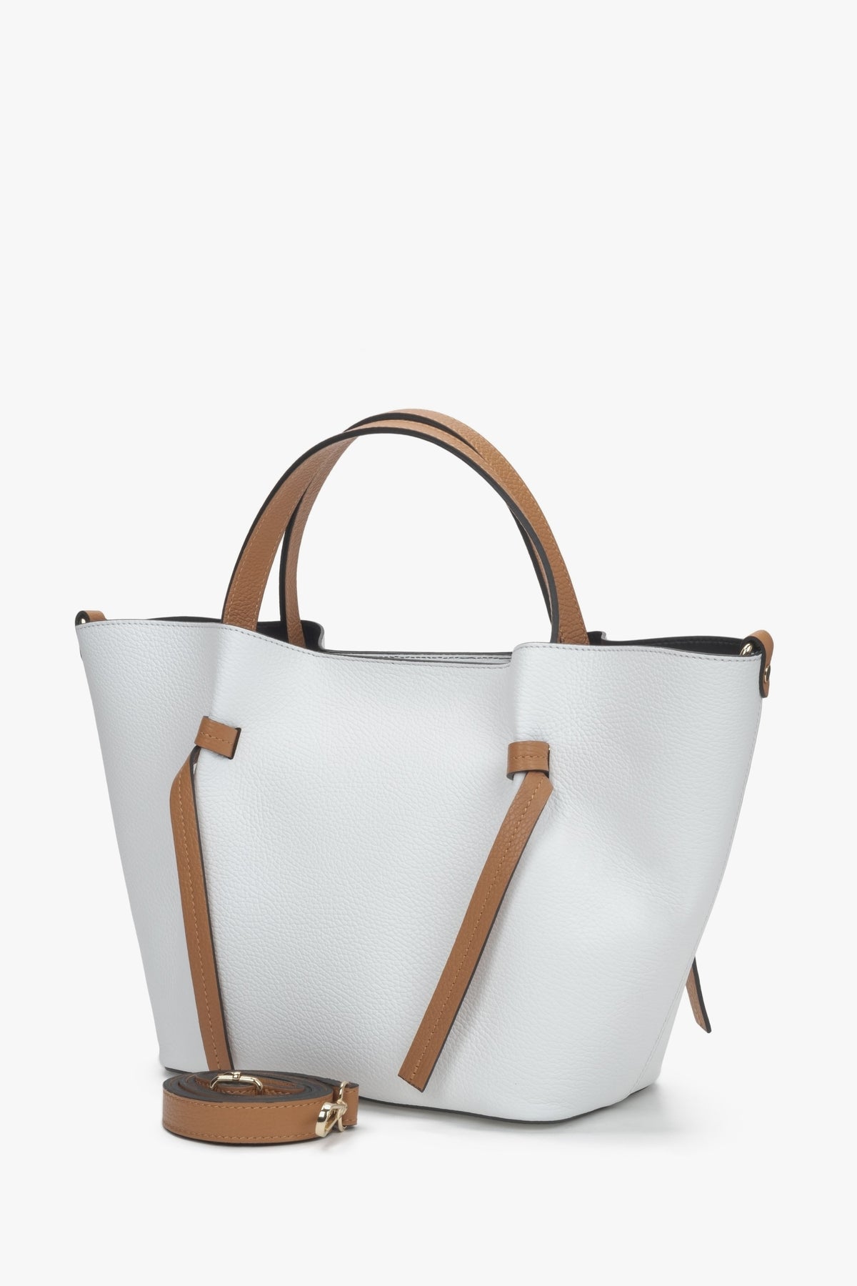 White boat-shaped shopper crafted from italian leather.