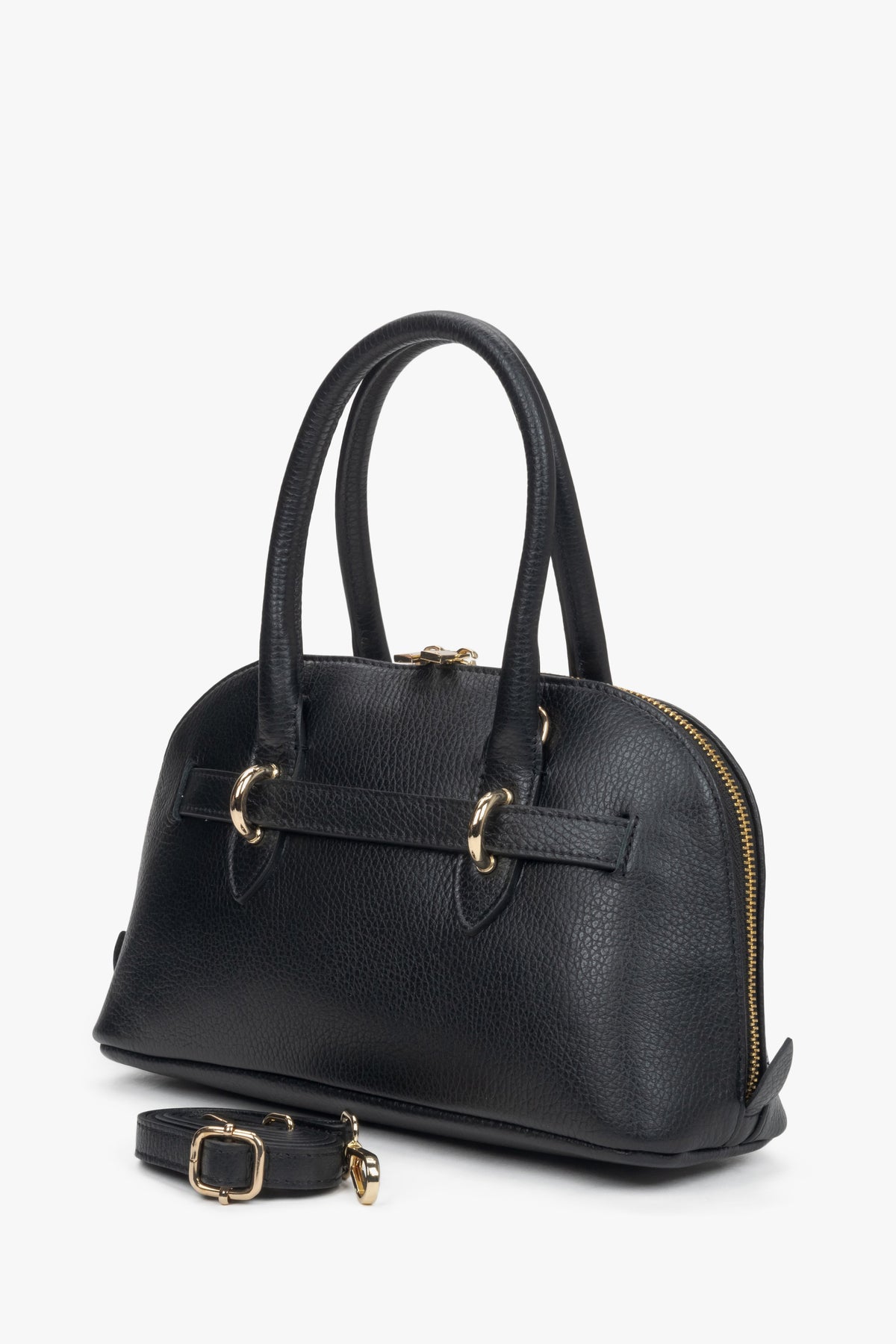 Estro Premium women's shoulder bag made of black genuine leather.