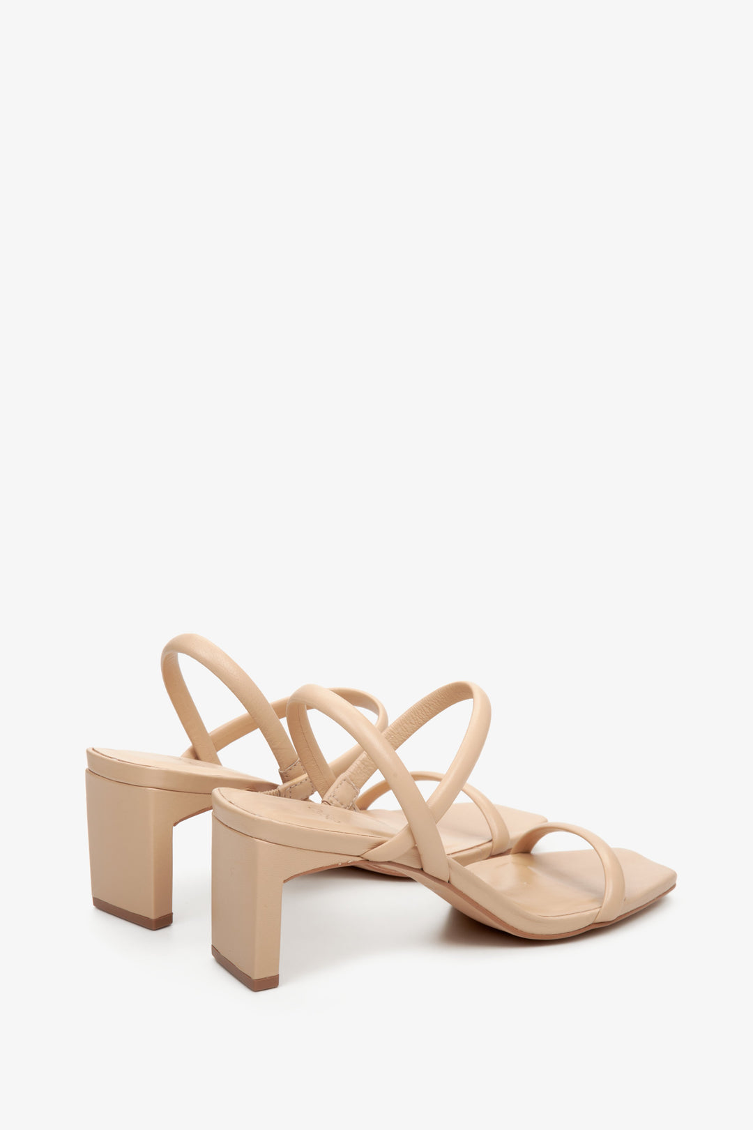 Leather, women's beige block-heel sandals by Estro - close-up of the shoe's side profile.