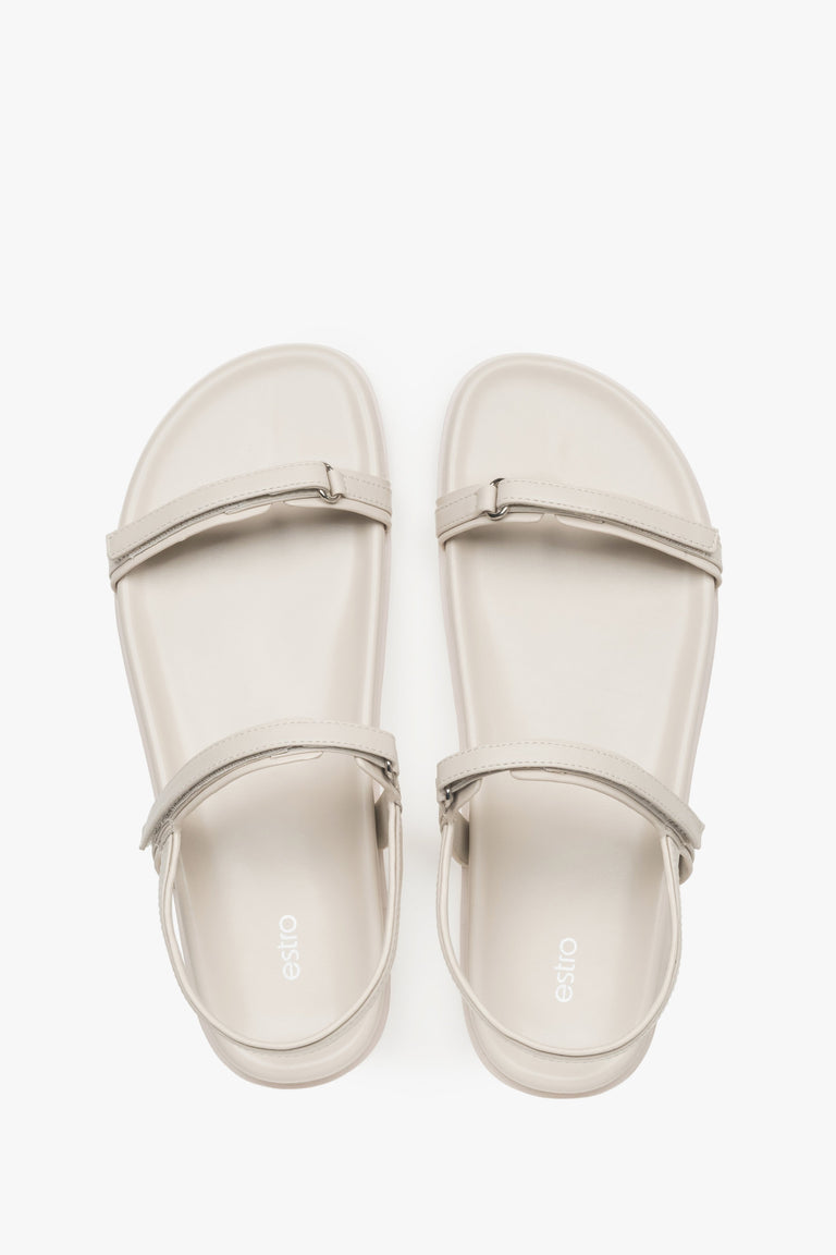Flat sandals for women, featuring an off-white genuine leather upper and a flat sole.