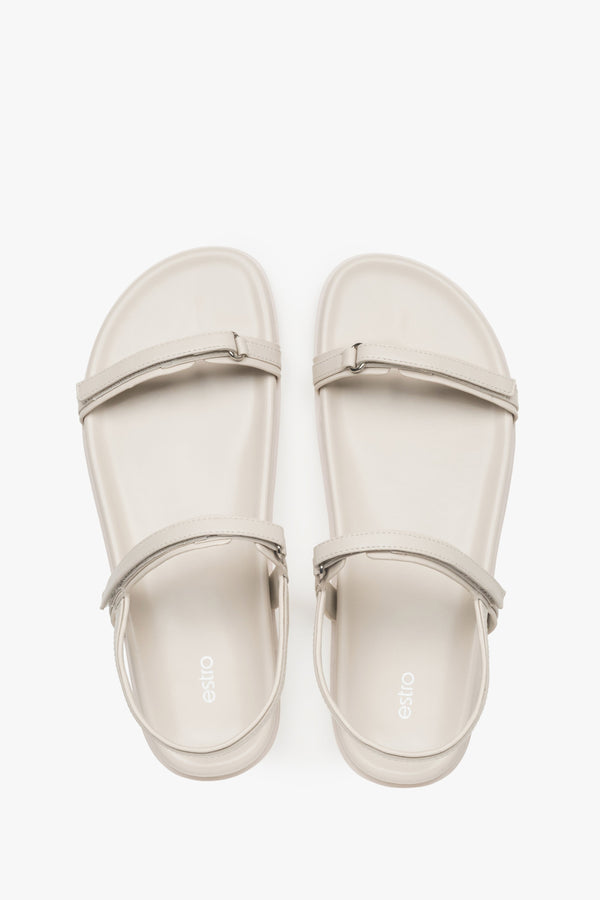 Flat sandals for women, featuring an off-white genuine leather upper and a flat sole.