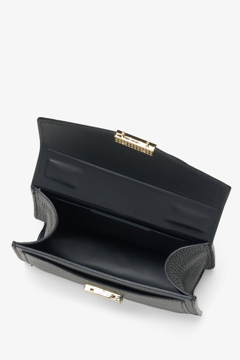 Women's small black handbag made of premium Italian genuine leather by Estro - interior.