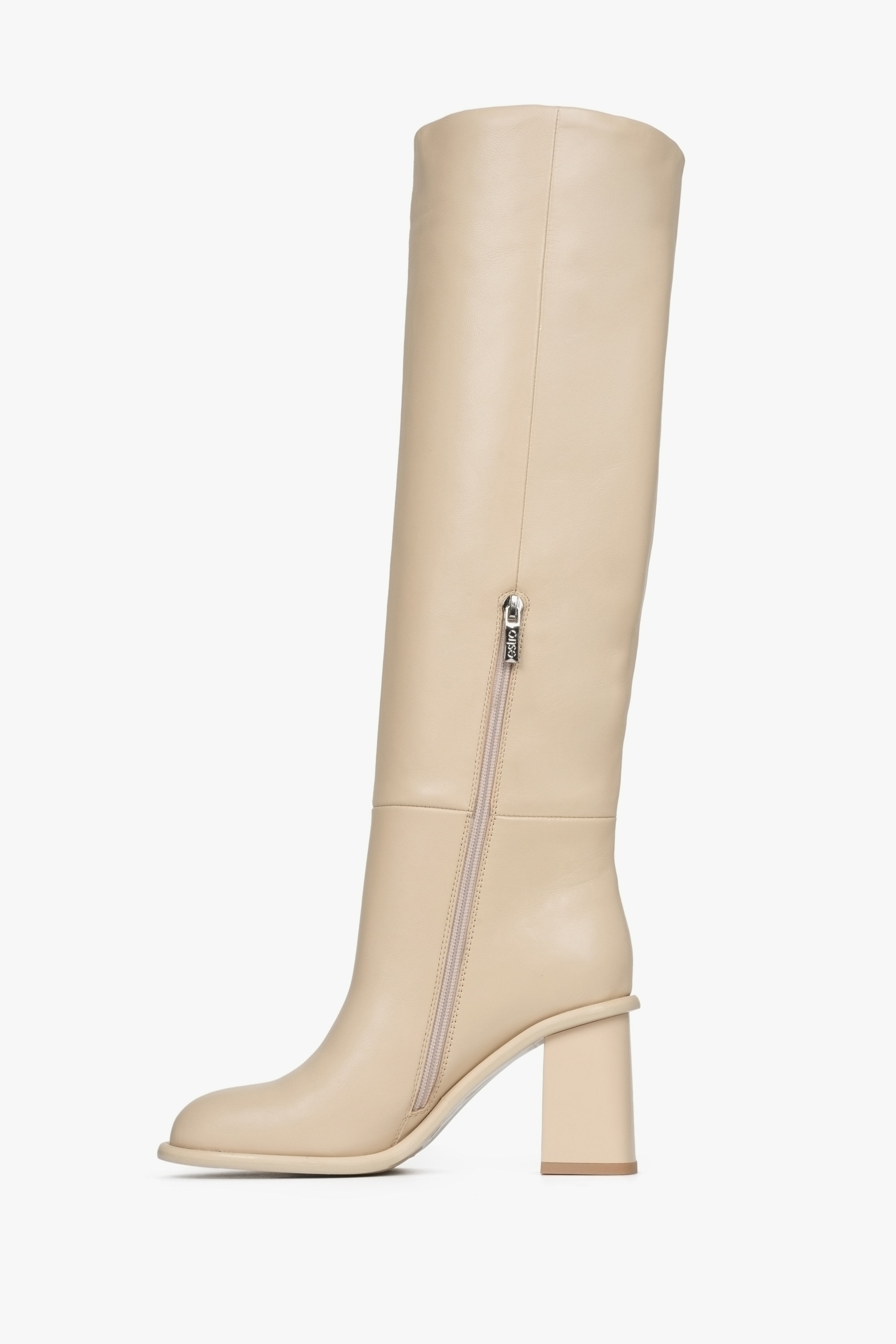 Women's high-top leather boots in beige Estro - view of the inner profile of the shoe.