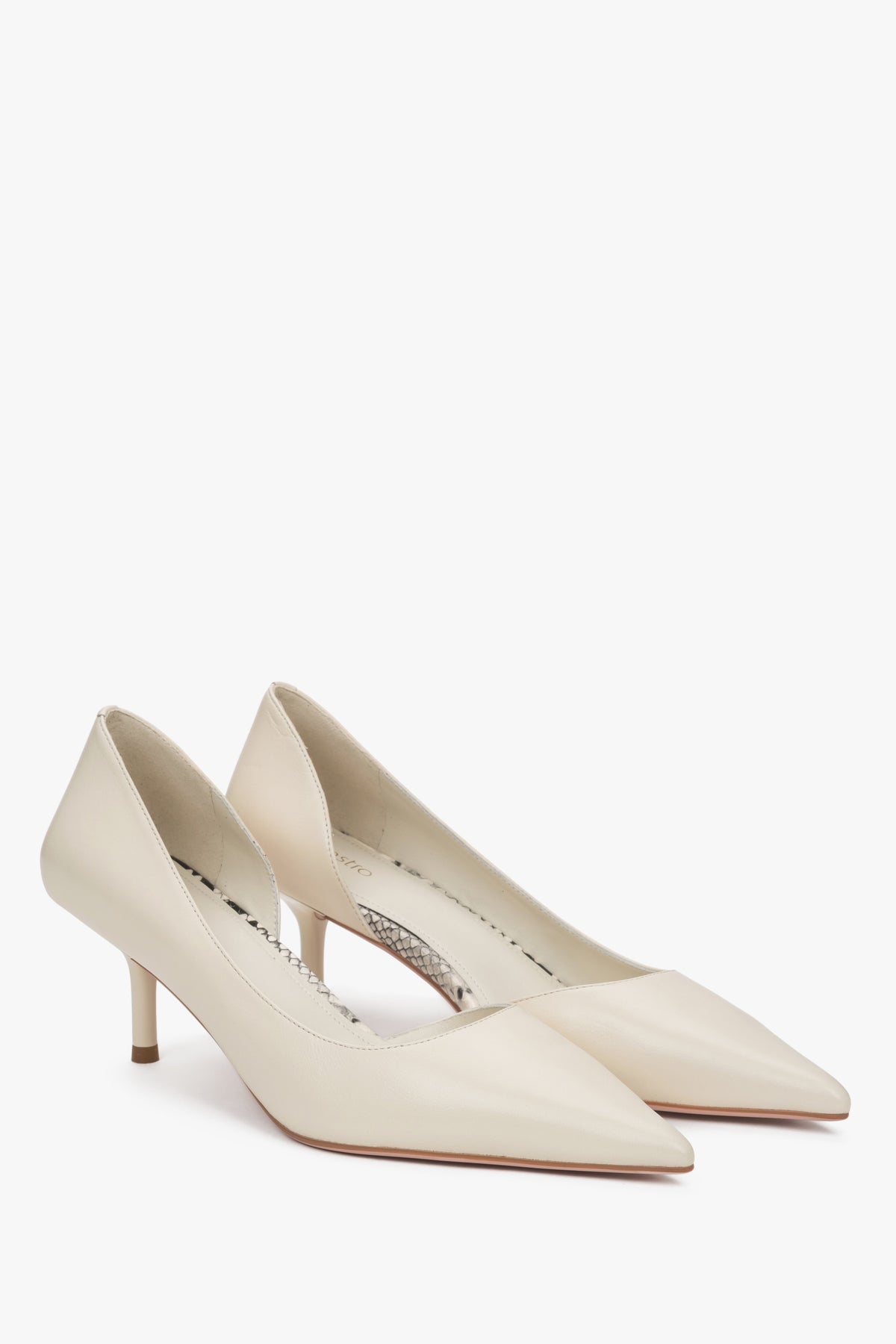 Classic beige Estro women's high heels, made of genuine leather, set on a comfortable low heel.