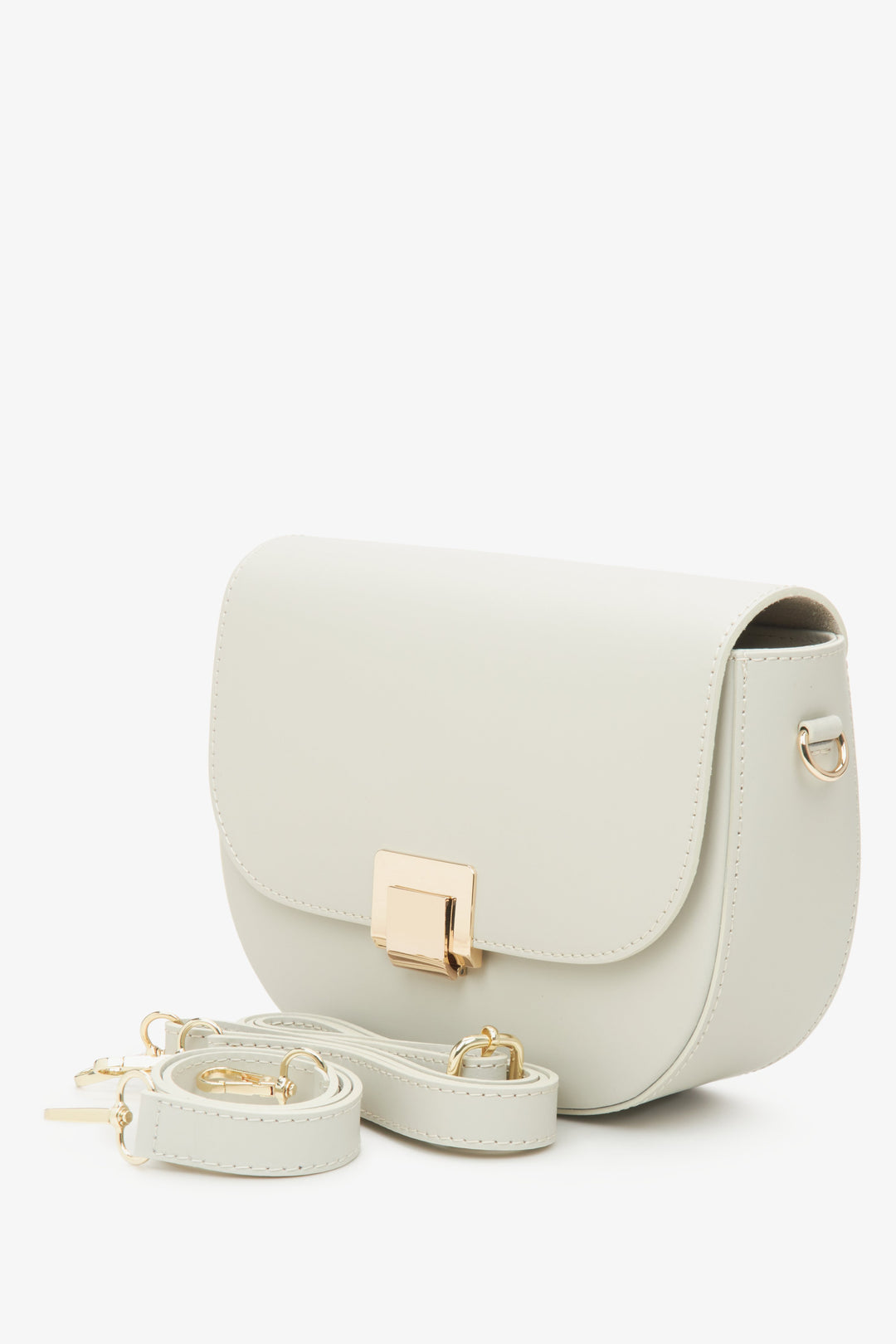 Estro women's milky-beige leather handbag with an adjustable strap.