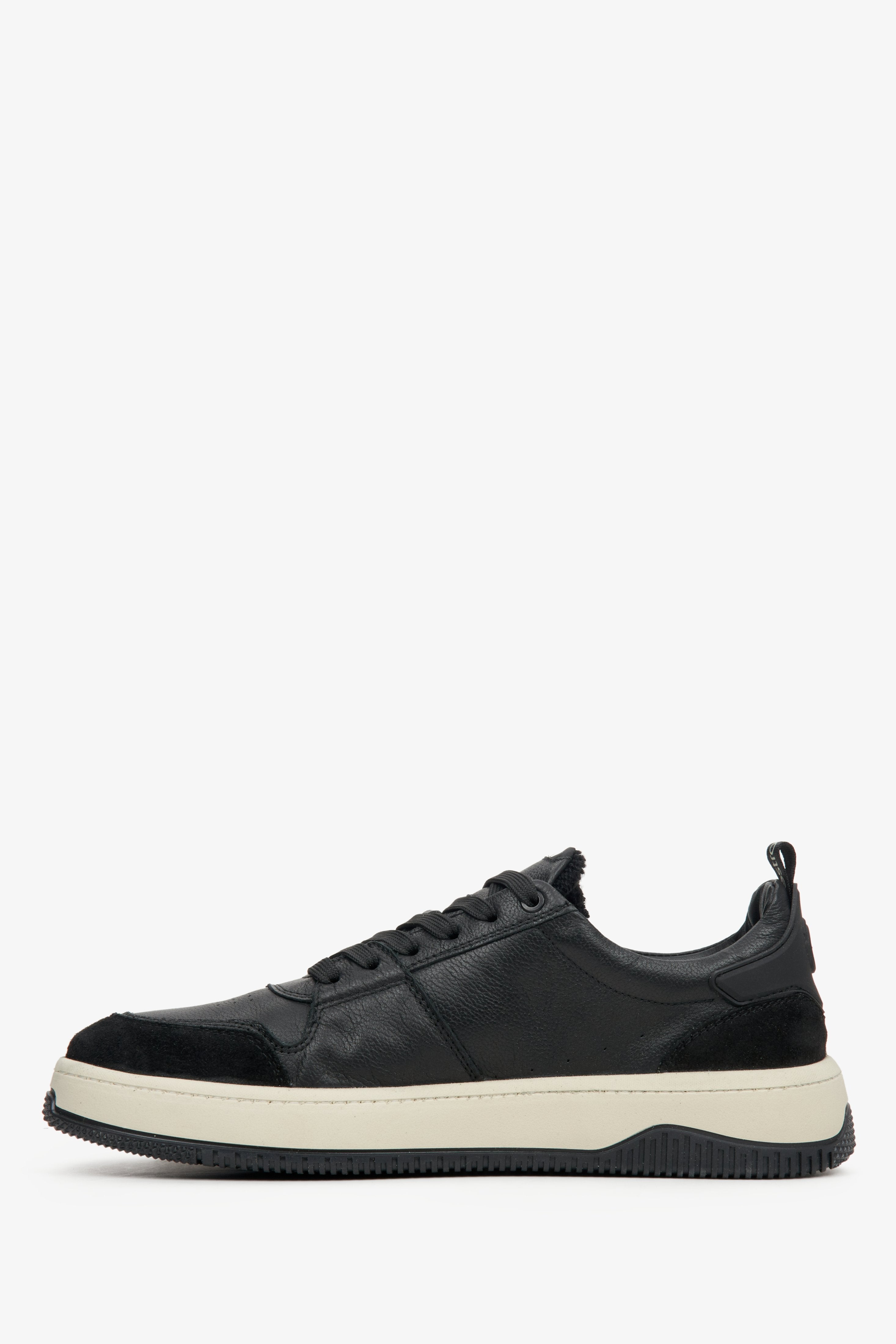 Men's black low-top sneakers - shoe sideline.