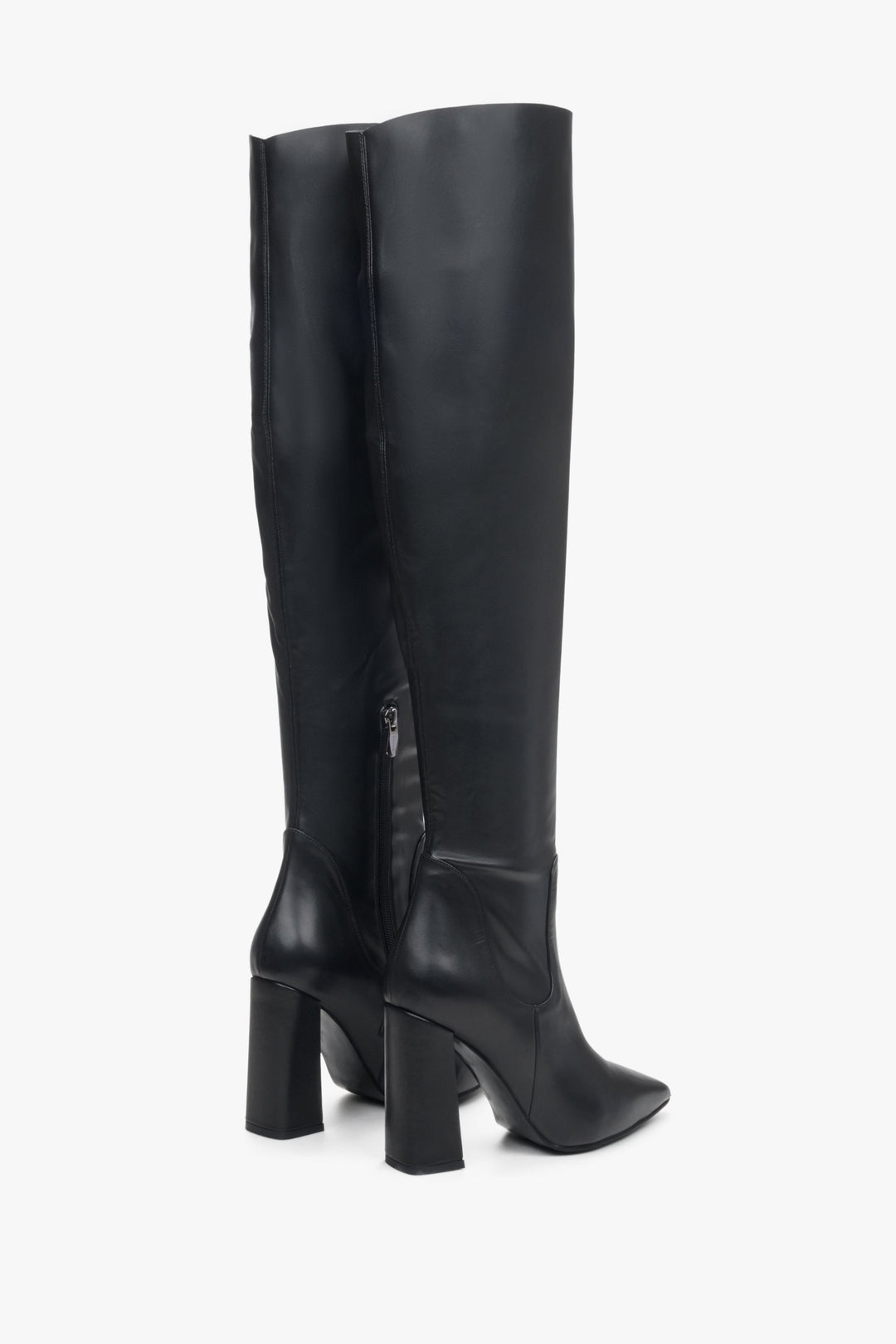 Women's black knee-high boots Estro - presentation on the model in the full shape.