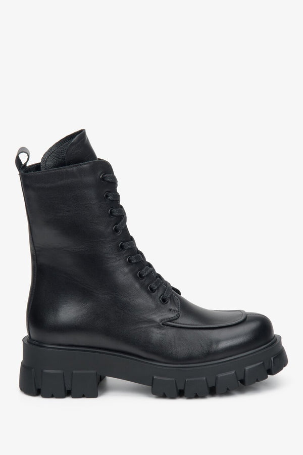 Lace-up women's boots with insulation made from black genuine leather.