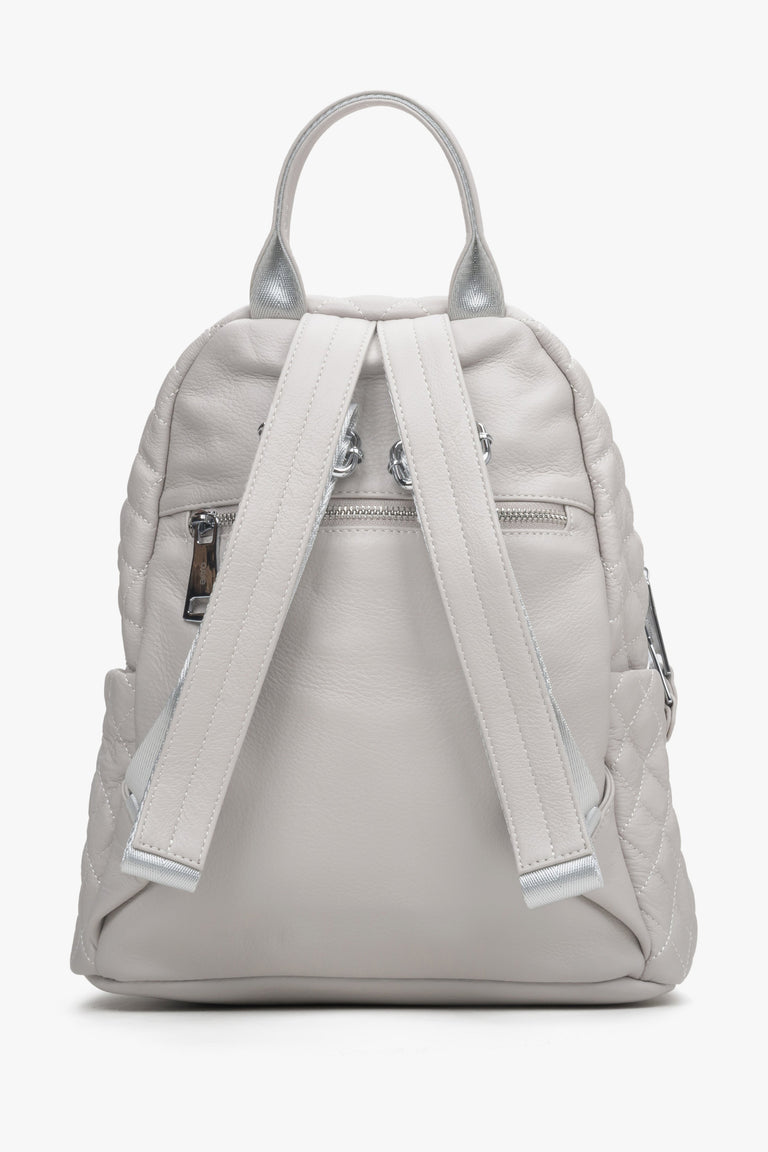 Women's light beige urban backpack by Estro - close-up of the back.