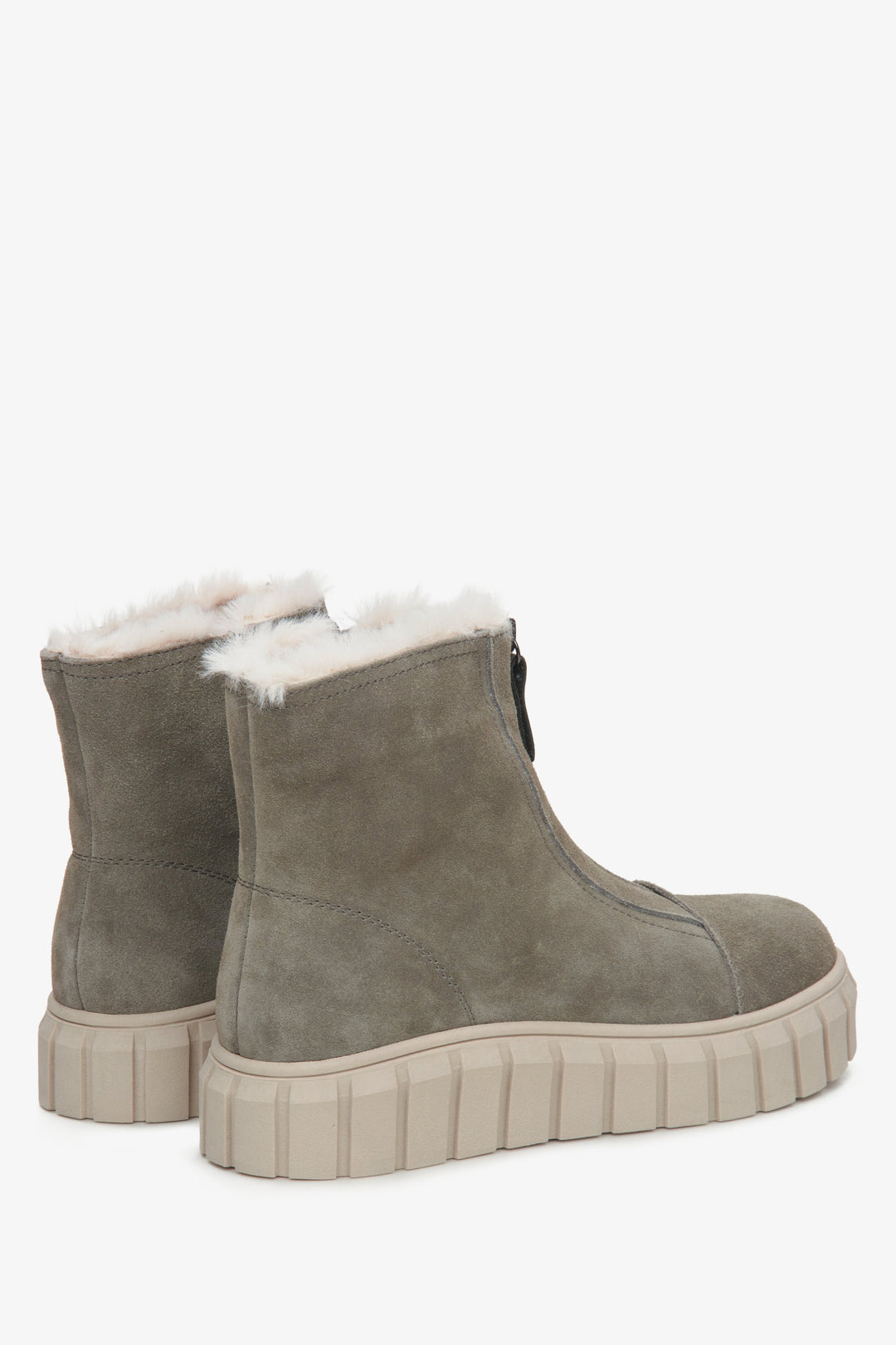 Gray winter ankle boots for women by Estro, made of velour and natural fur – close-up of the back and side profile of the shoes.