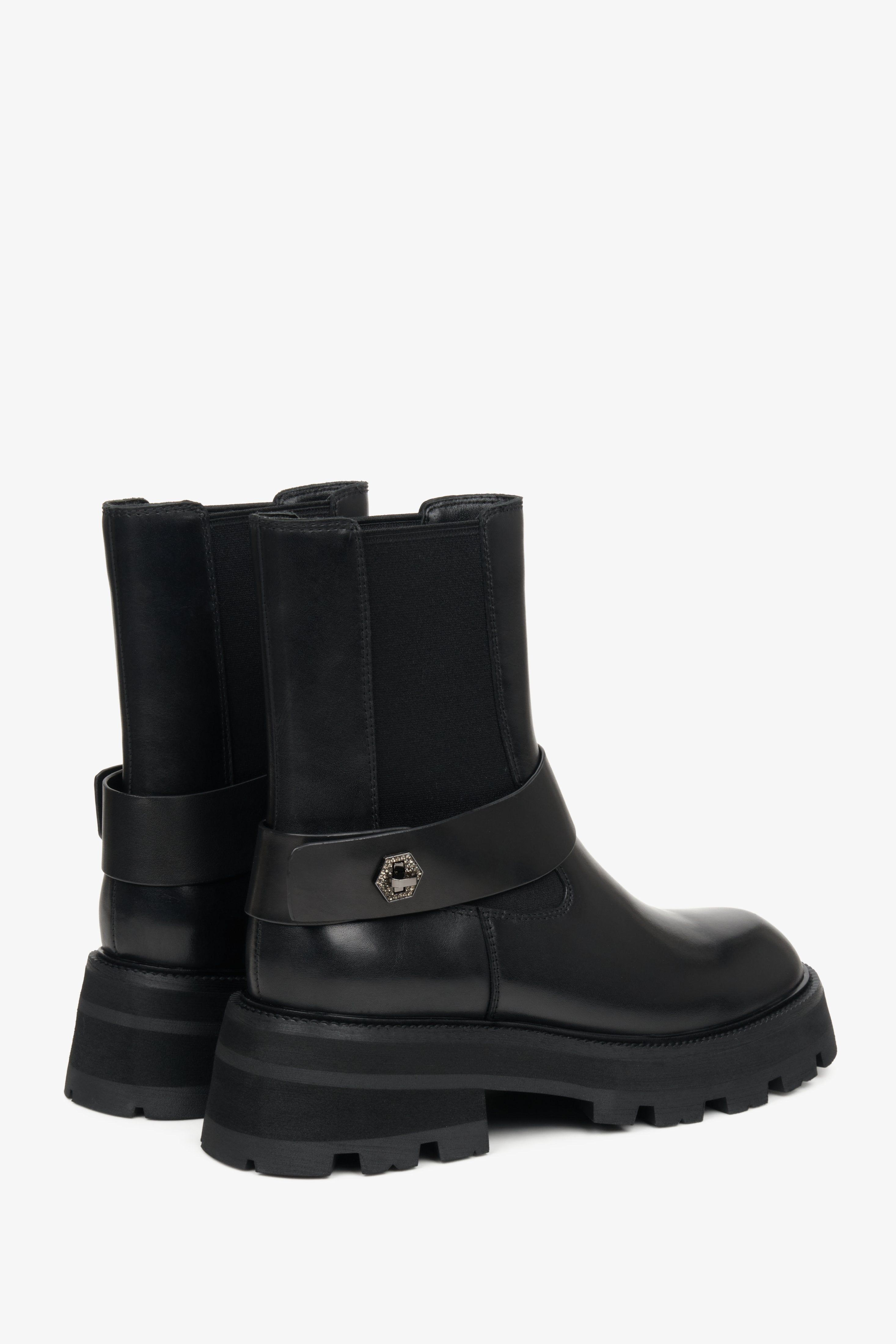 Spring-autumn women's black leather ankle boots by Estro - close-up on the heel and back of the shoe.