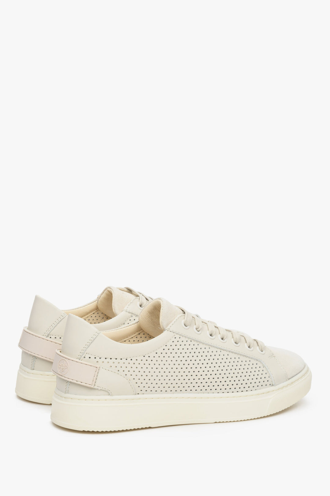 Women's beige leather Estro sneakers with perforation for fall/spring - close-up on the heel and side seam.