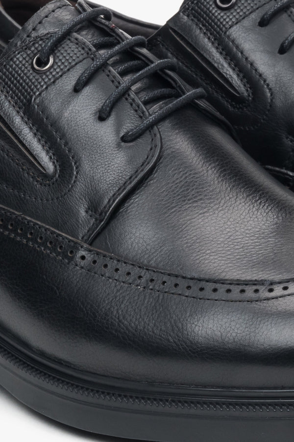 Black men's Oxford shoes Estro made of natural leather - close-up of details.