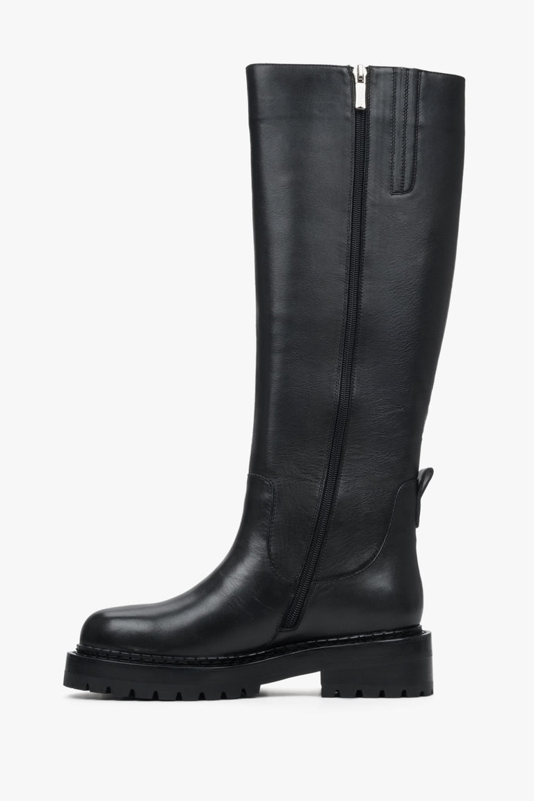 Women's black leather boots by Estro - inner profile.