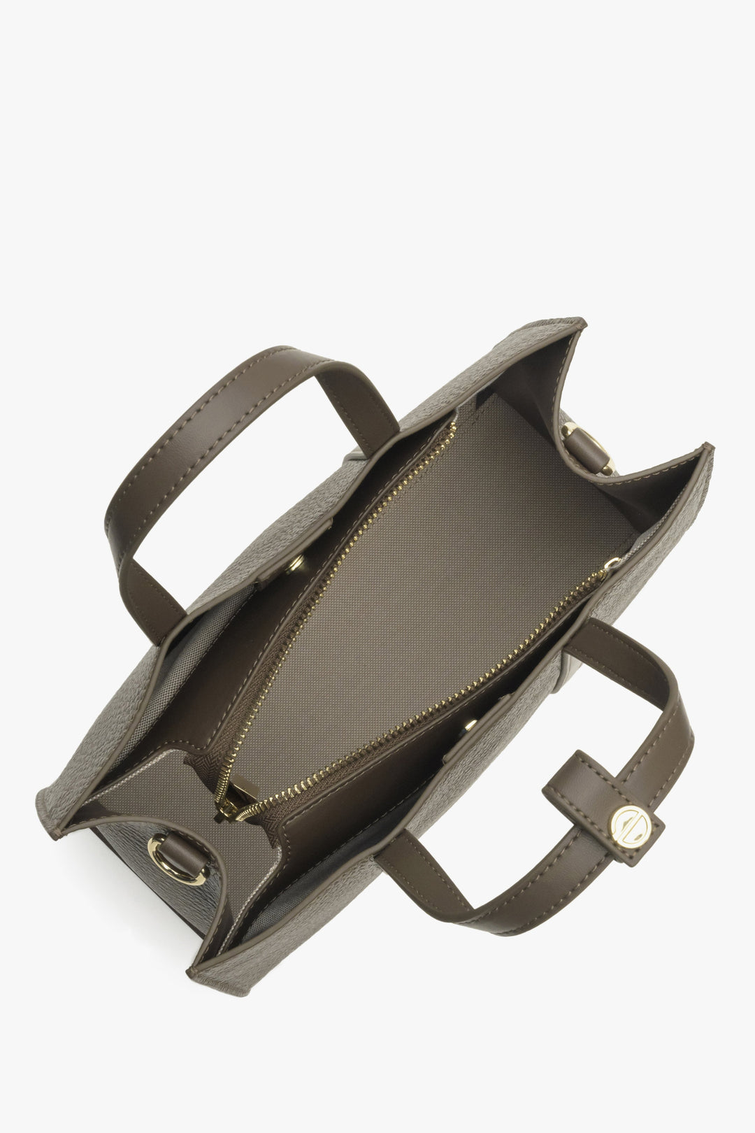 Women's brown leather shopper bag by Estro - interior presentation of the model.
