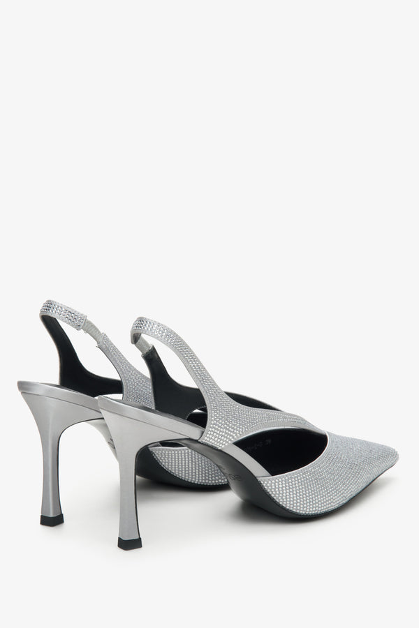 Women's heeled slide sandals in silver with pointed toe Estro - a close-up on heels.