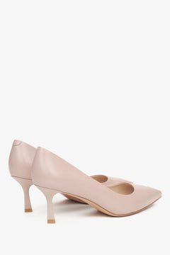 Beige leather women's pumps by Estro - close-up of the shoe's heel.