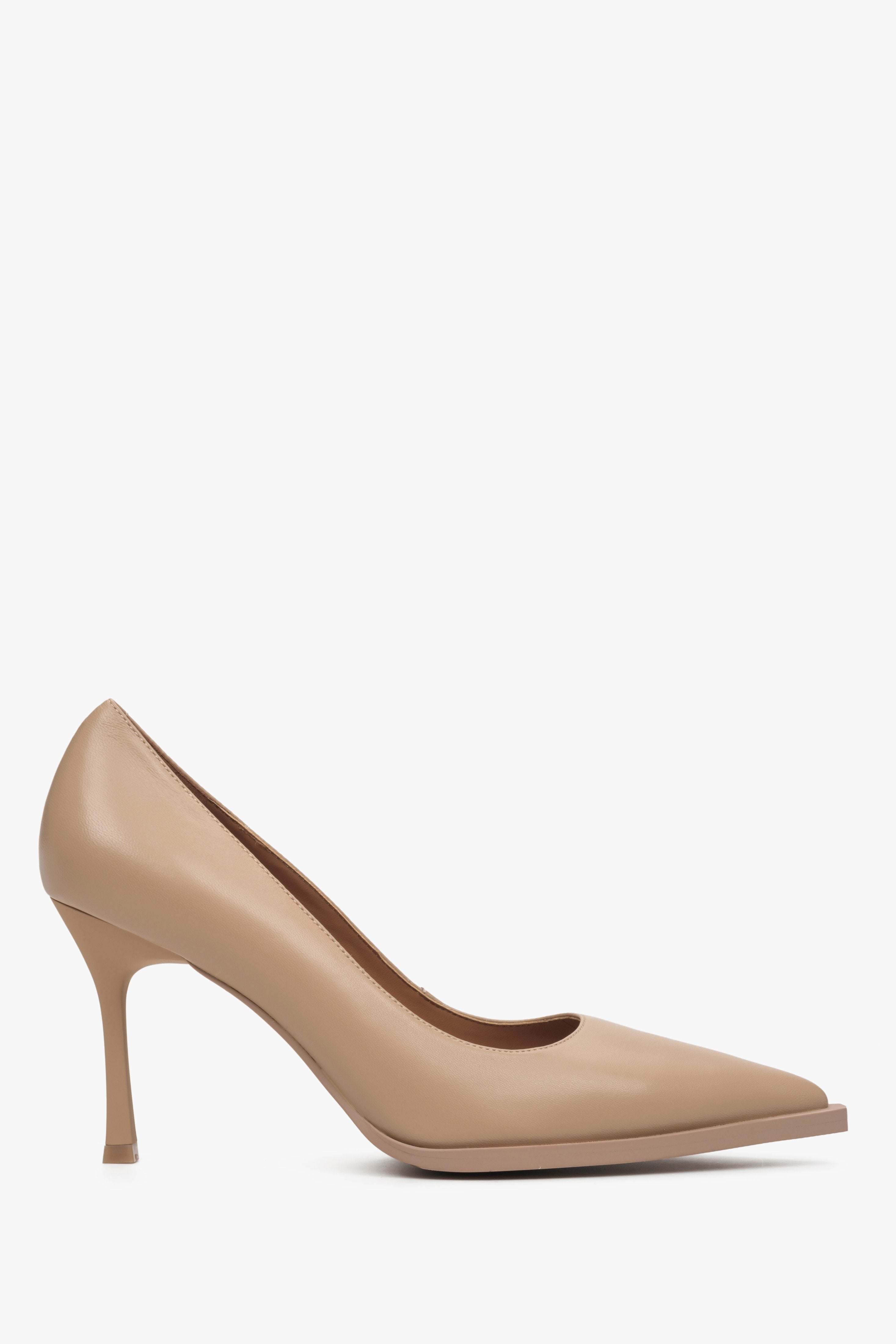 Women's beige heeled pumps made of genuine leather by Estro - shoe profile.