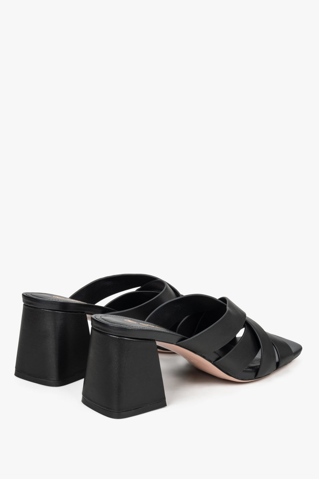 Leather women's black sandals with a block heel by Estro - close-up of the back and profile of the model.