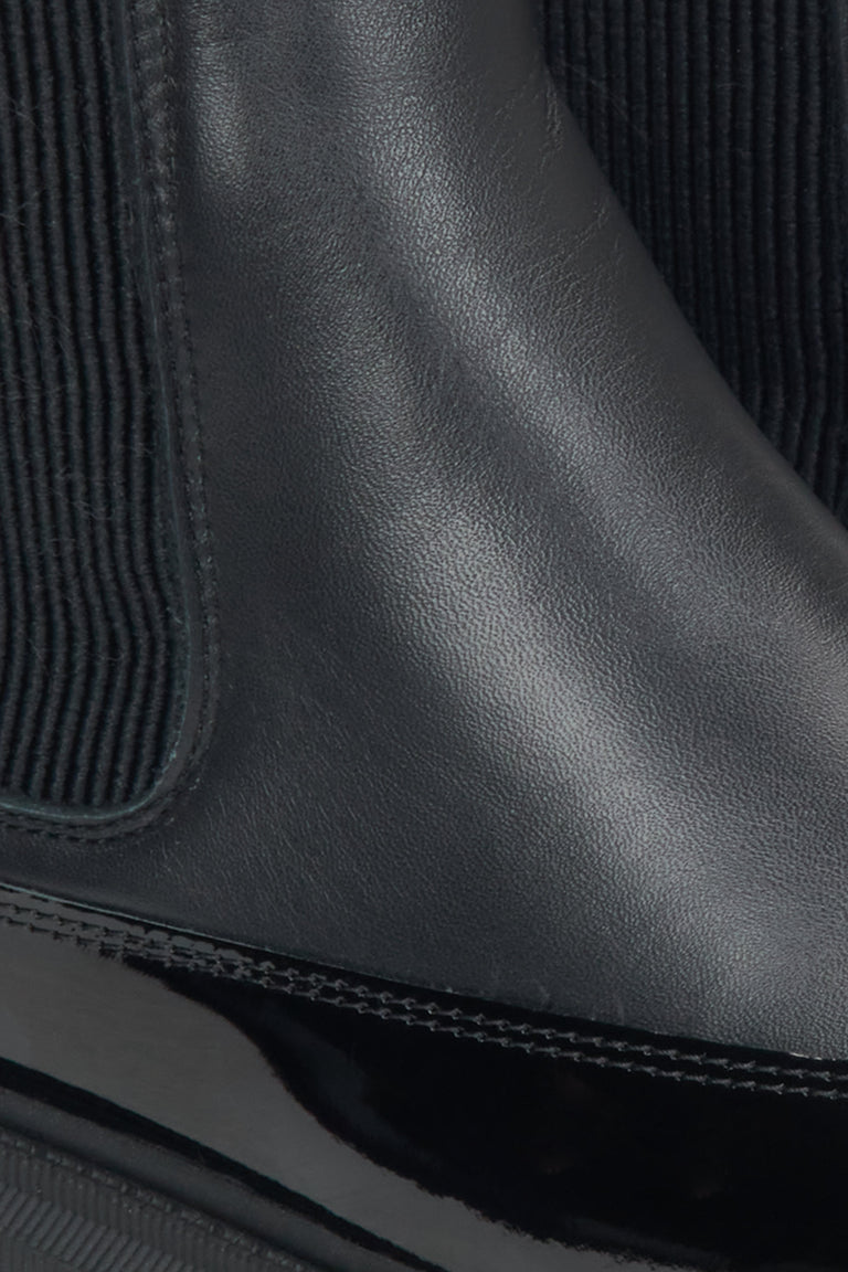 Black women's chelsea boots Estro - close-up of the details.