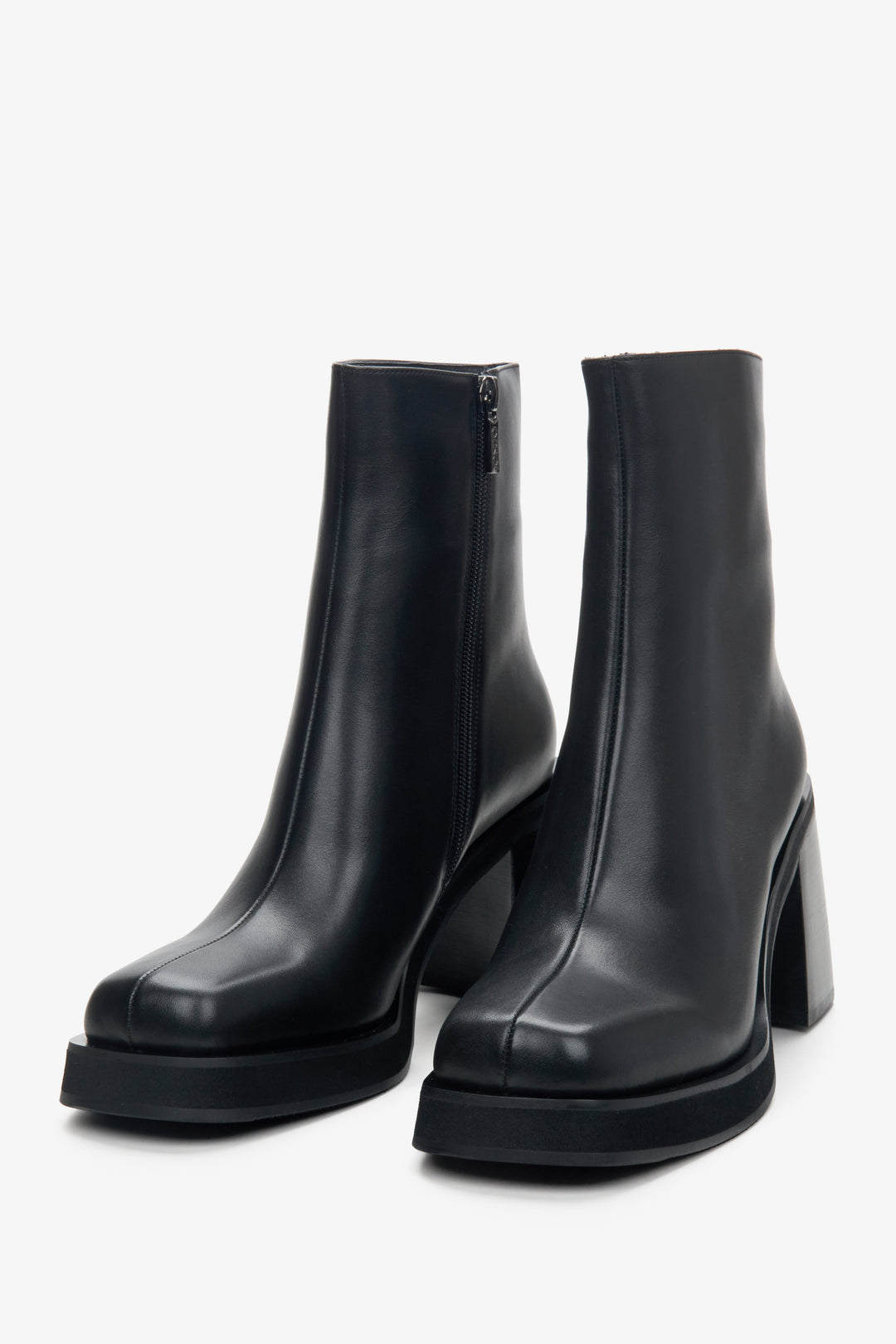 Women's high-heeled boots by Estro in black - close-up on the toe.