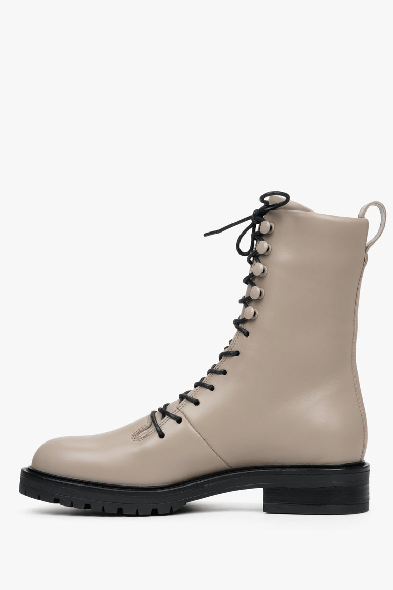 High women's fall boots made of genuine leather by Estro - shoe profile.