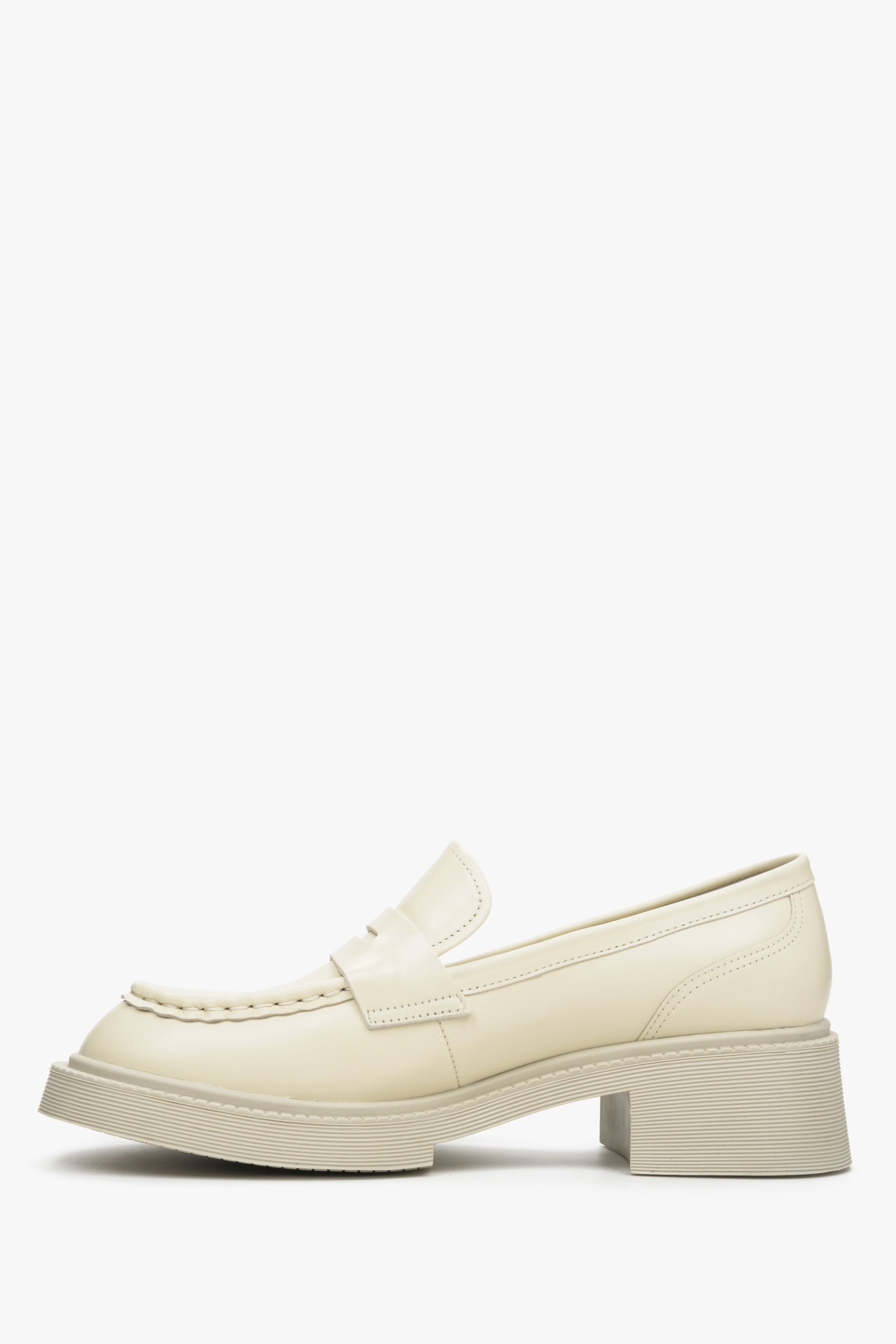 Leather, women's light beige moccasins with a stable heel - shoe profile.