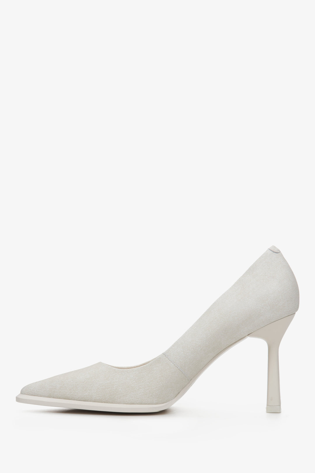 Women's light beige denim pumps by Estro - shoe profile.