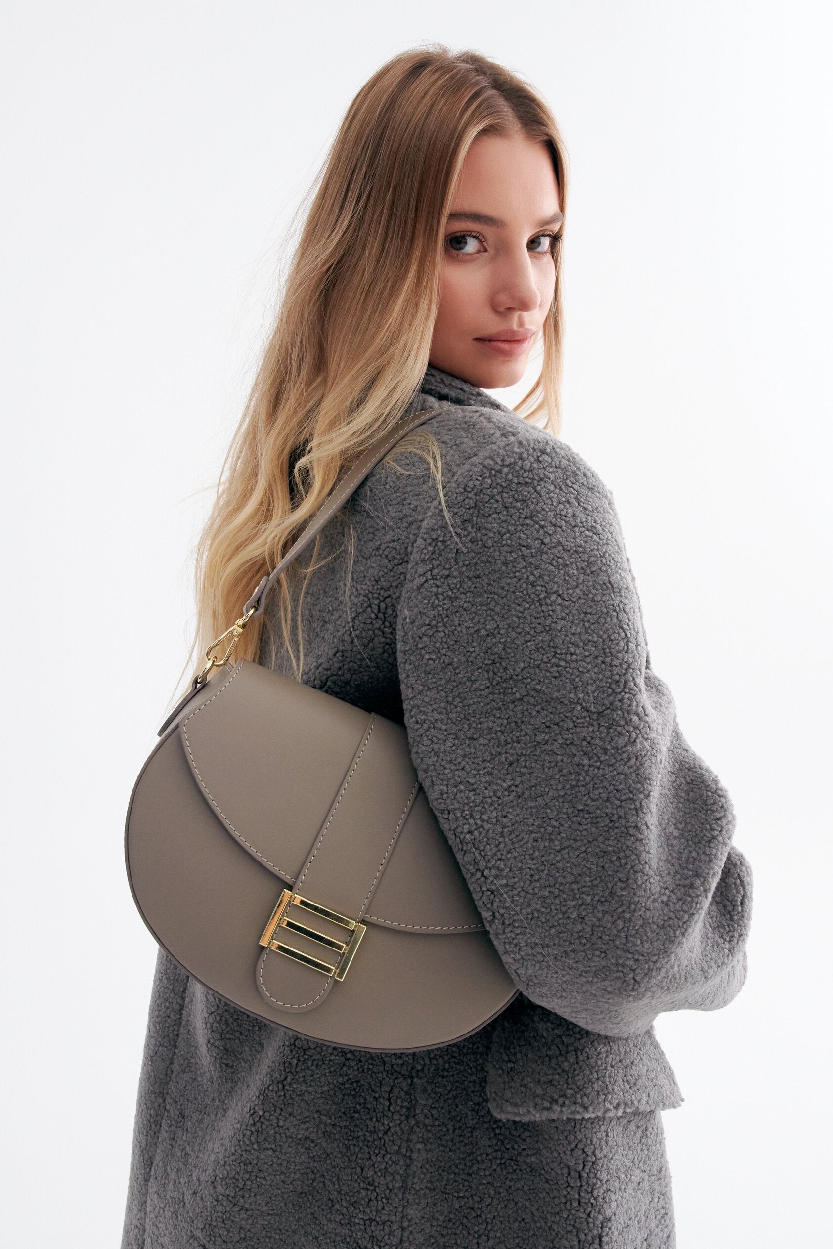 Women's grey U-shaped bag handmade in Italy.