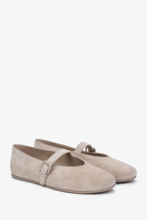 Elegant light beige women's ballet flats by Estro, made of soft genuine velour and adorned with a subtle buckle.