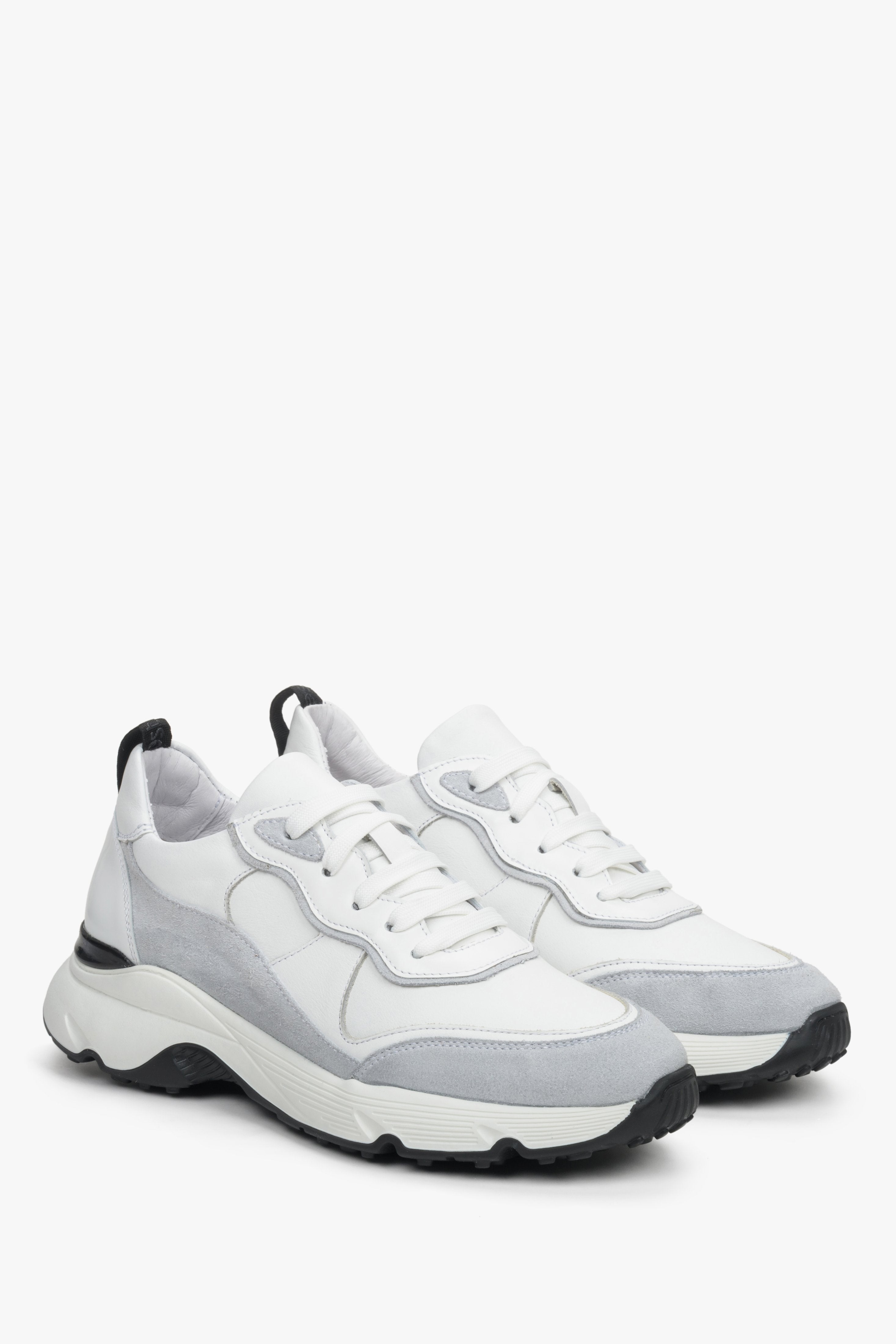 Estro women's white leather sneakers with laces.