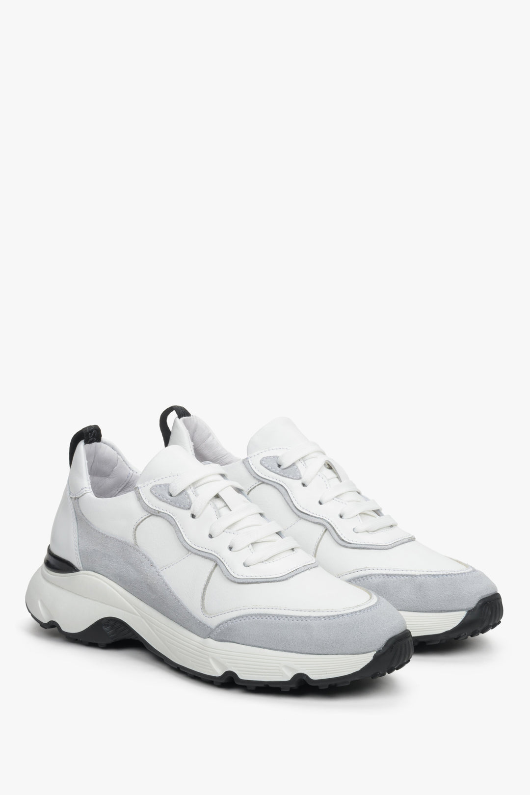 Estro women's white leather sneakers with laces.