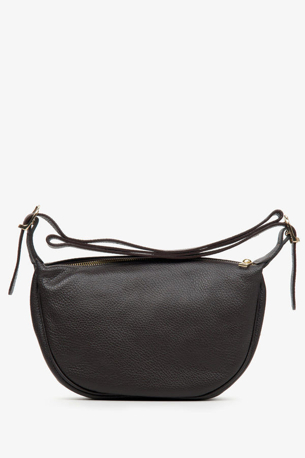 Leather women's shoulder bag in brown colour with gold accents by Estro.