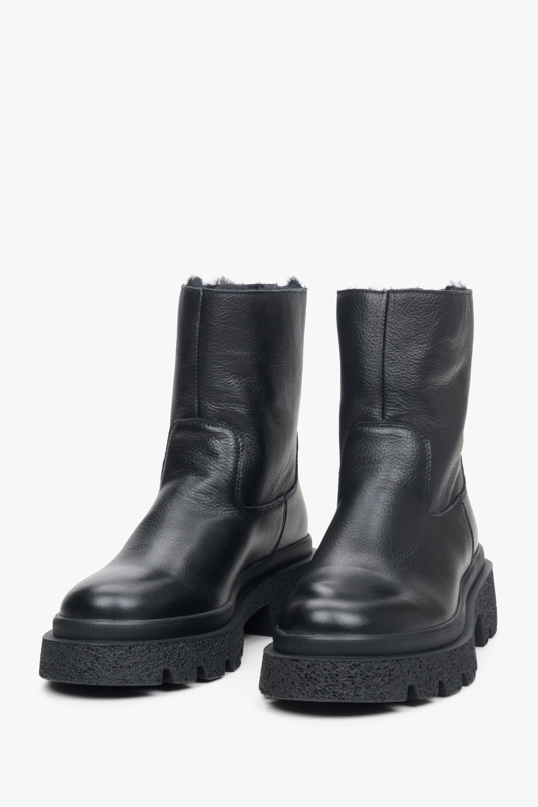 Women's black ankle boots Estro - presentation of the toeline.