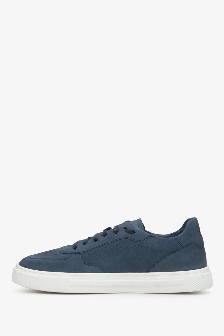 Spring/fall men's genuine nubuck sneakers in blue by Estro - shoe profile.