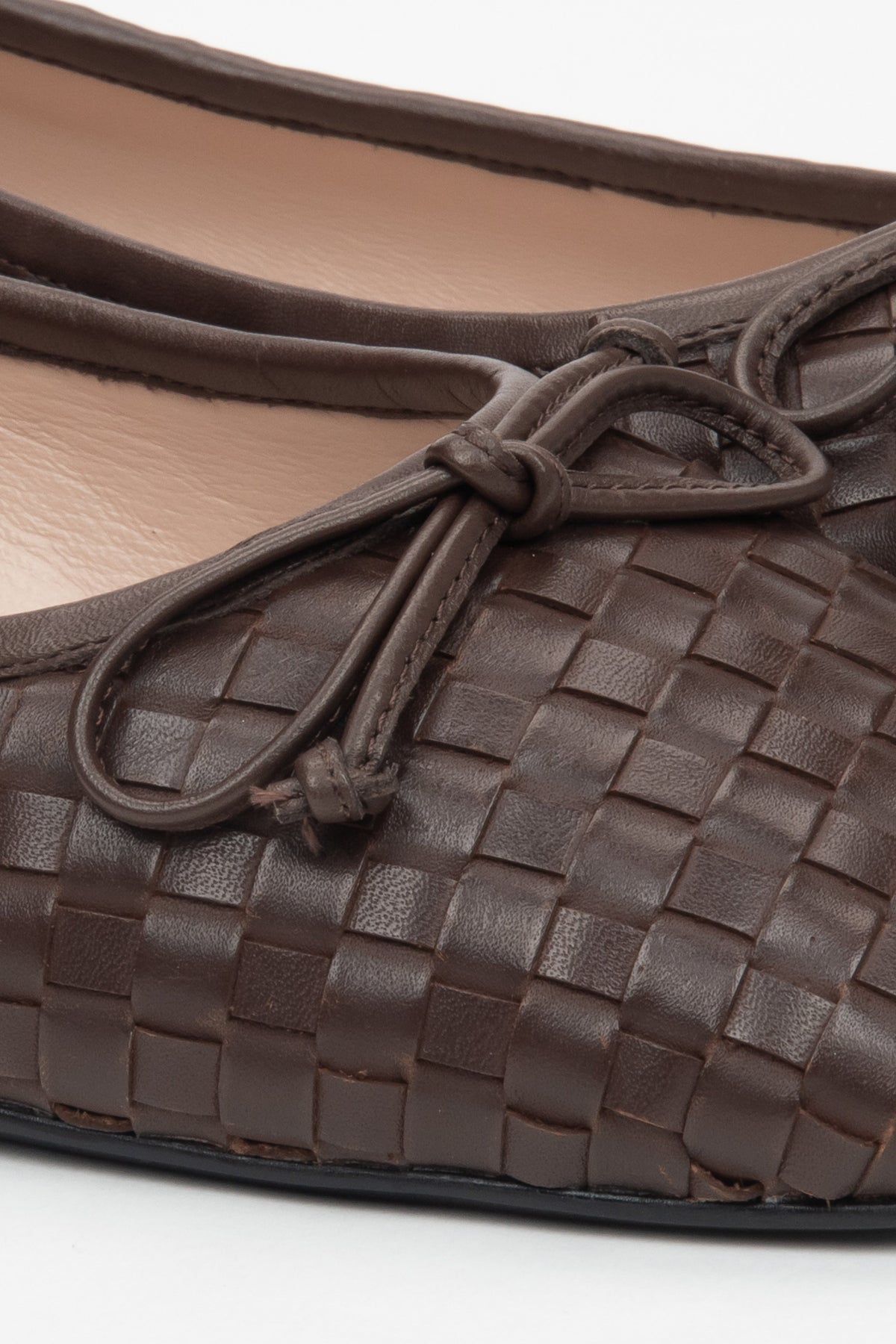 Dark brown women's ballet flats made of woven genuine leather by Estro.