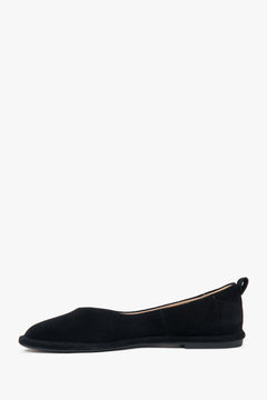 Women's black ballet flats by Estro, made of genuine perforated velour – side profile of the shoe.