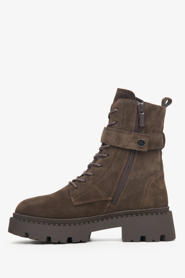 Dark brown velour winter boots.