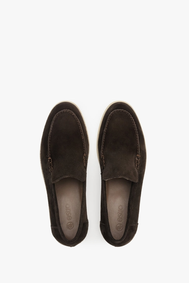 Women's suede loafers in saddle brown Estro - presentation of footwear from above.