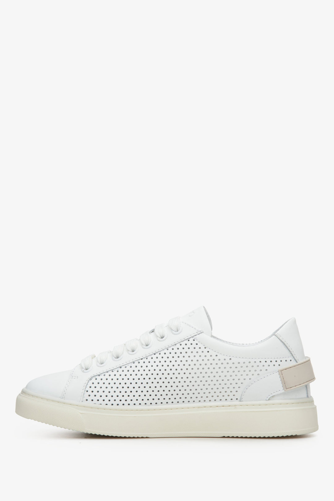 Women's white leather Estro sneakers - shoe profile.