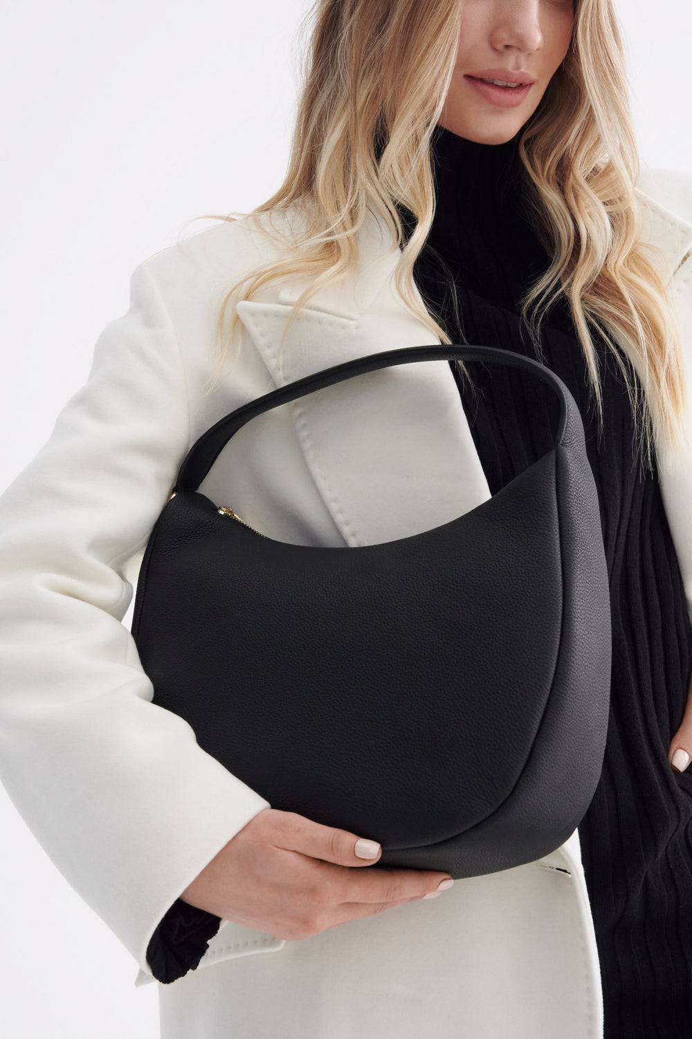 Women's Black Crescent Bag made of Genuine Leather Estro ER00114202.