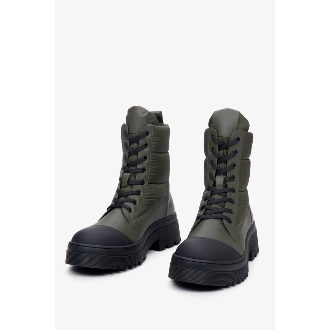 Green women's lace-up boots with a black toe - presentation of shoe toe.