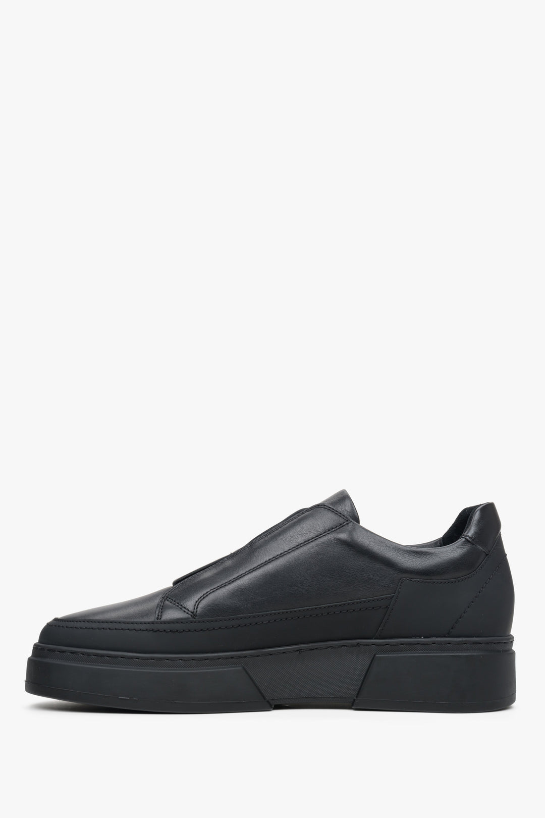 Men's black leather sneakers by Estro - shoe profile.