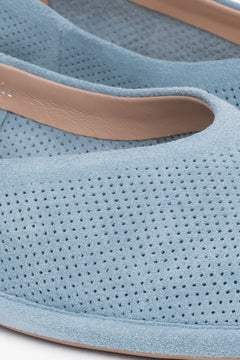 Blue velour women's ballet flats by Estro – close-up on the details.