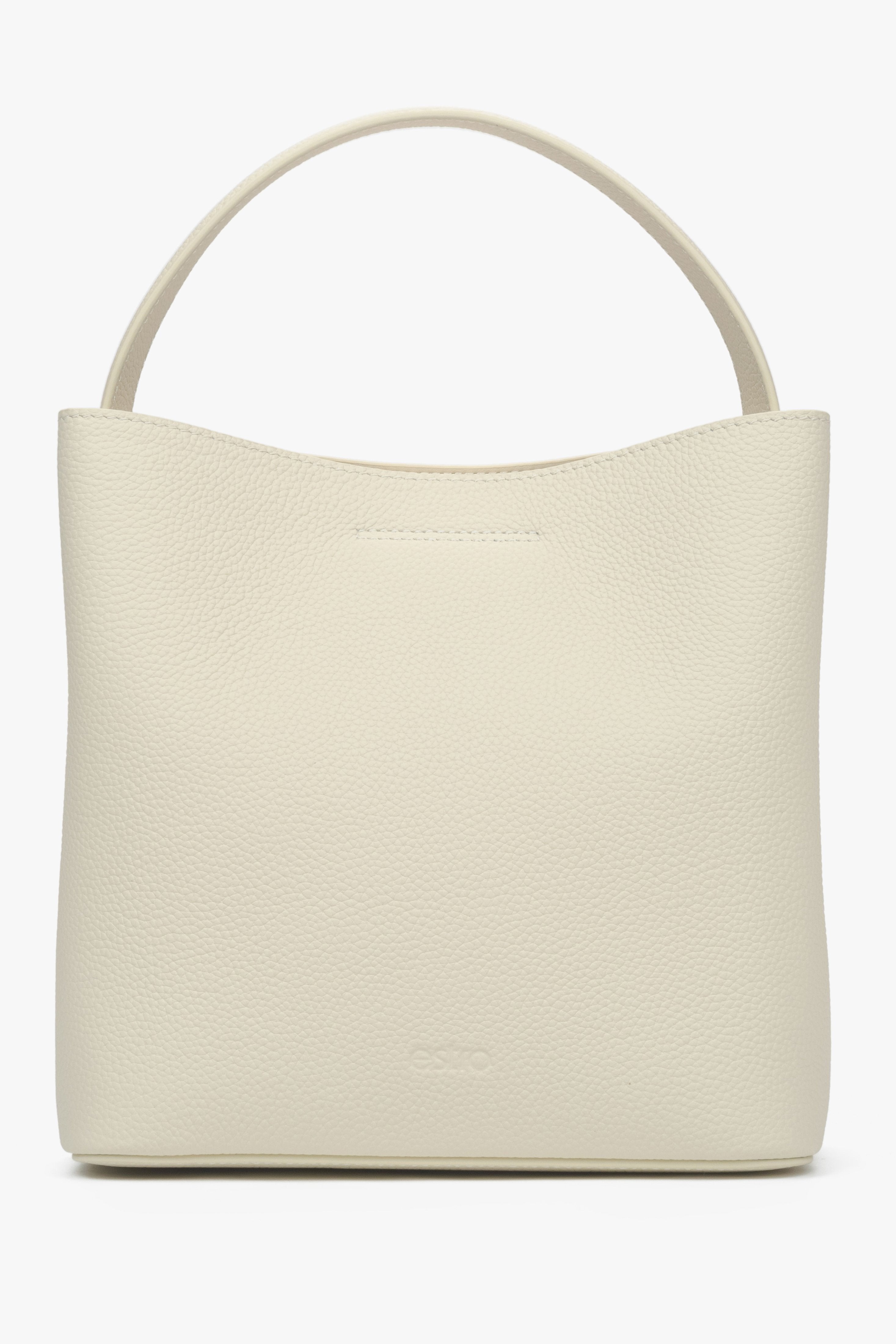 Spacious Estro women's handbag made of genuine beige leather.